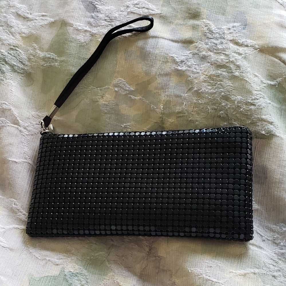 Black pochette